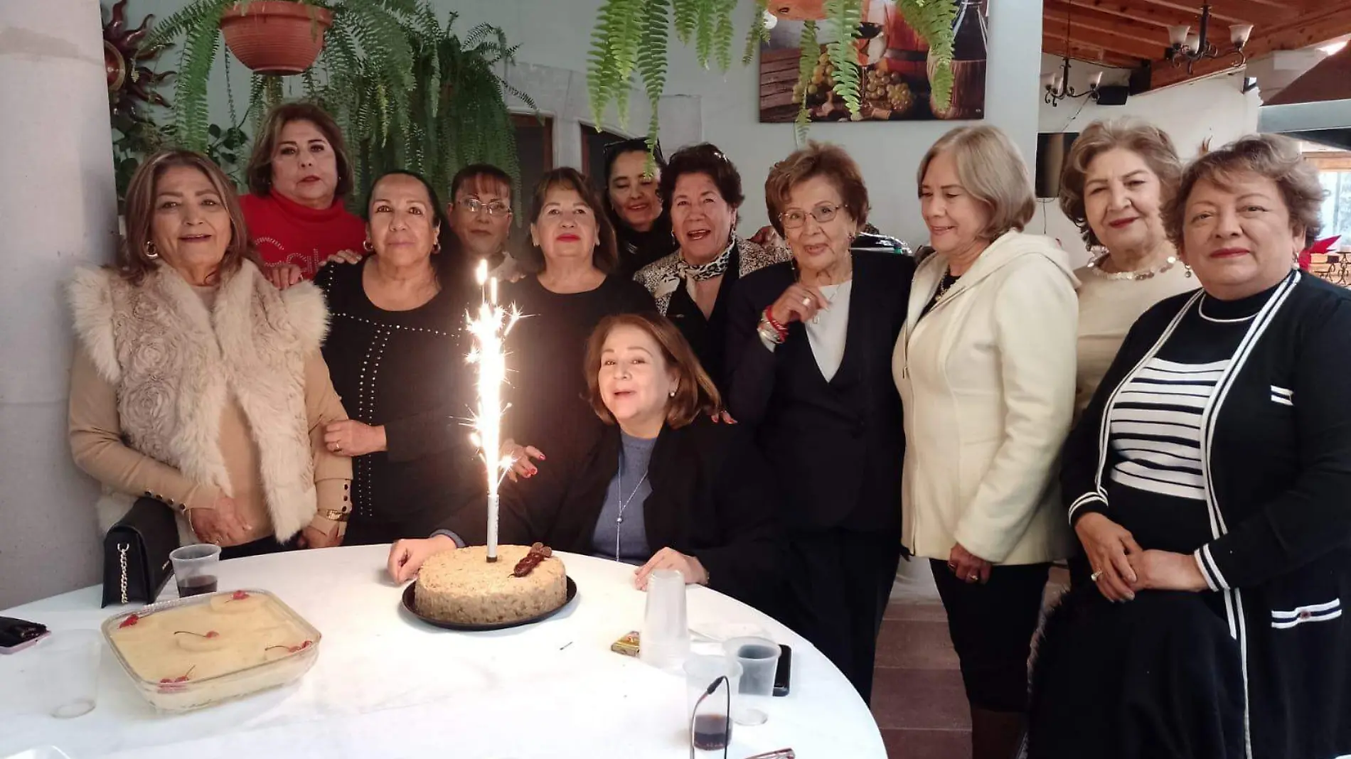 Un año mas de vida de Lupita Villarreal con  amigas